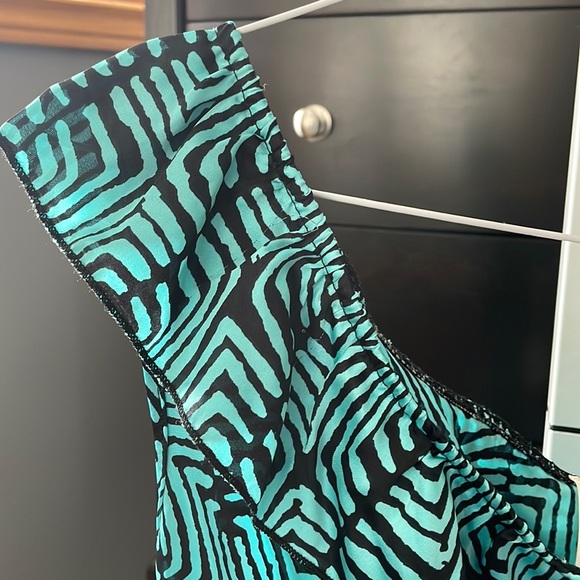 Super cute One shoulder Dress Sz Large - Picture 4 of 4